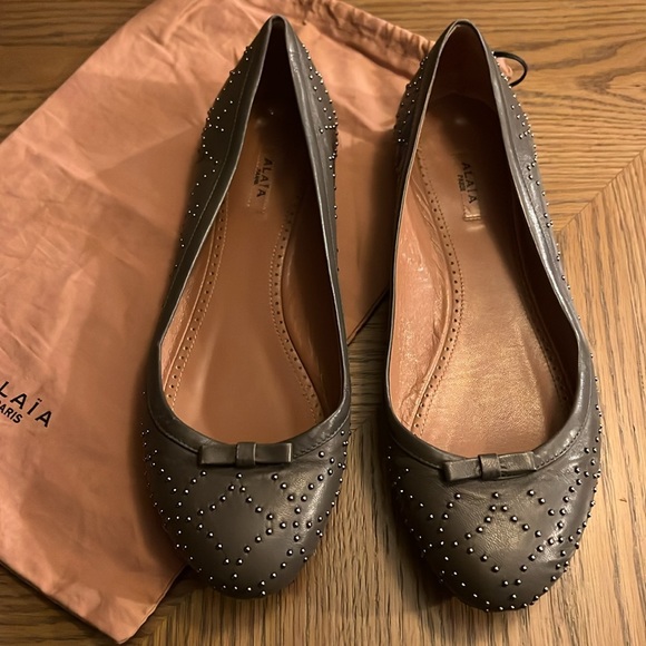 Alaia Ballet Flats Size 39 Grey Silver Studs - Picture 2 of 9